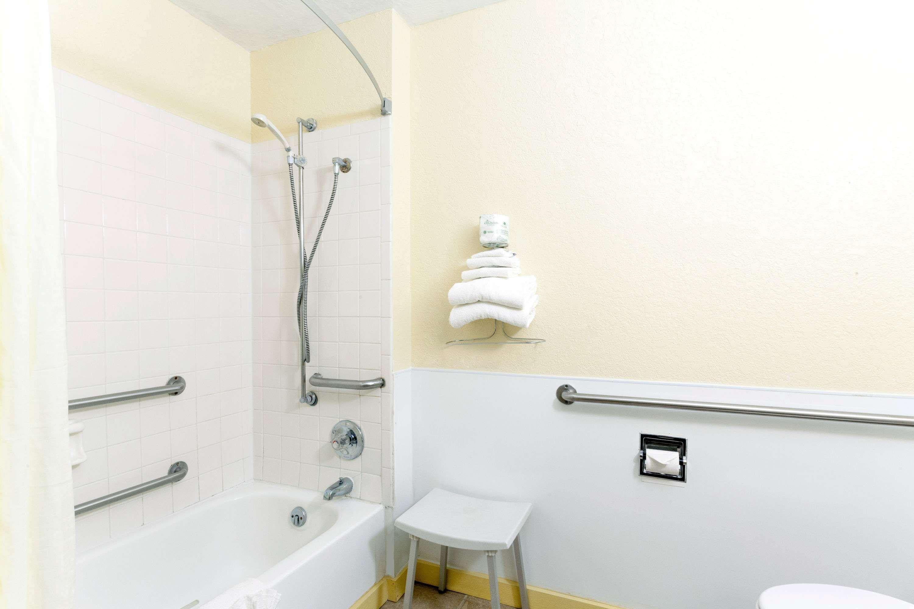 Super 8 By Wyndham Bath Hammondsport Area Motel Bagian luar foto