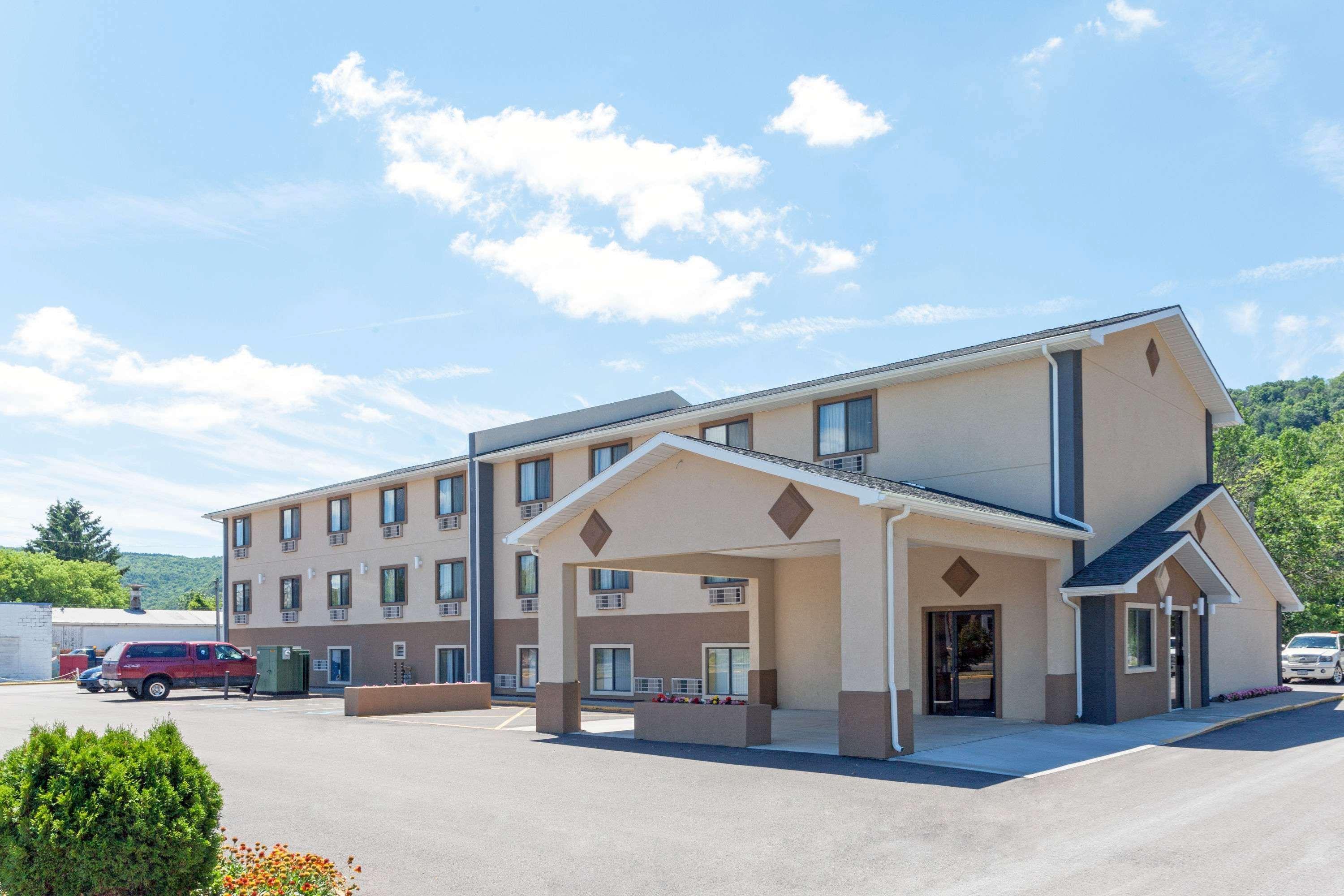 Super 8 By Wyndham Bath Hammondsport Area Motel Bagian luar foto