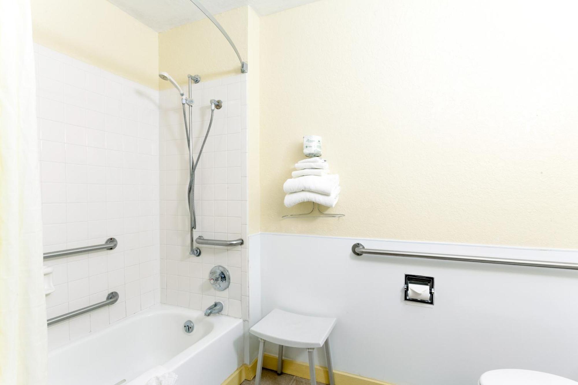 Super 8 By Wyndham Bath Hammondsport Area Motel Ruang foto